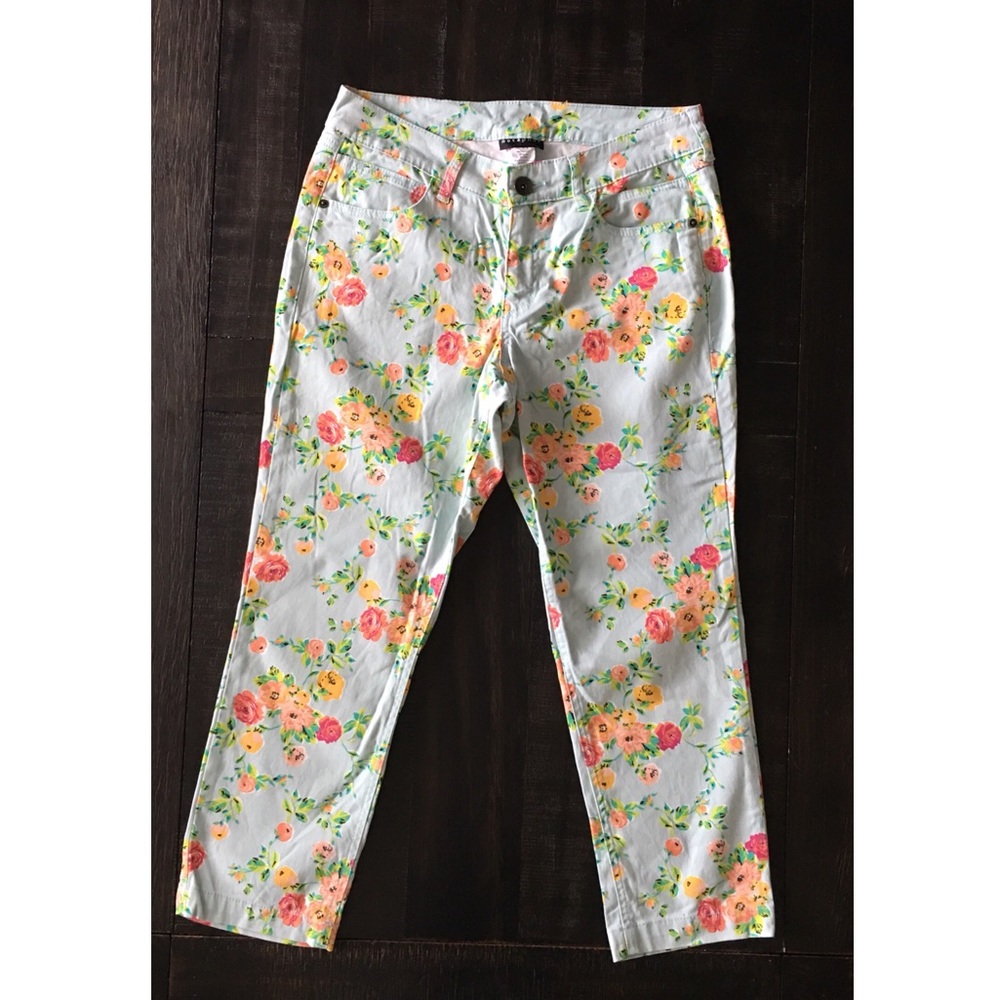 Metaphor Floral Crop Capris